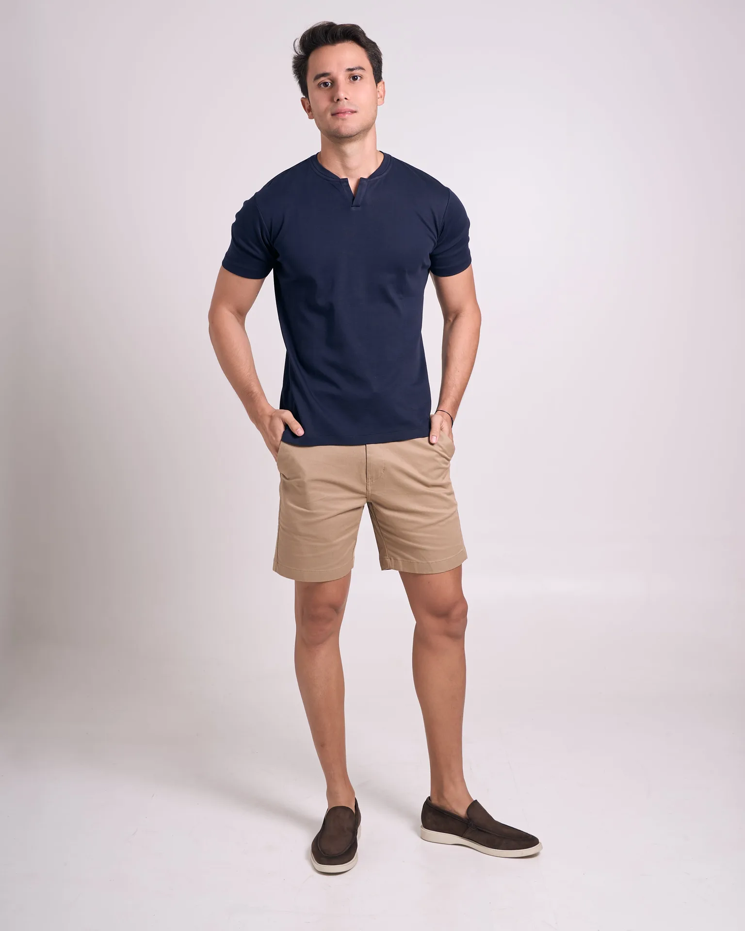 7362346844245-CAMISETA_PIMA_-_GOLA_V_-_MARINHO